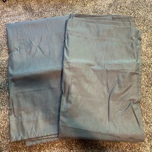 Set of 2 blackout curtains